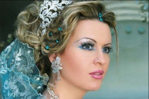 مكياج العروس المغربية: ميك آب أزرق مع ظل جفون أبيض