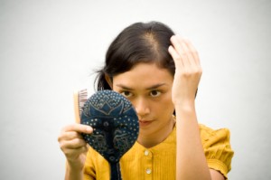 وصفات طبيعية منزلية لعلاج تساقط الشعر
