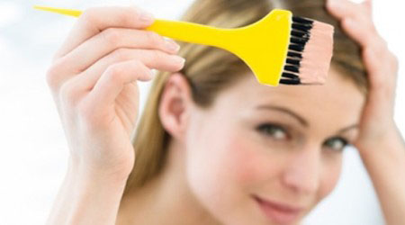 طريقة صباغة الشعر بنفسك في المنزل