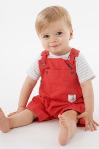 ملابس الأطفال: سالوبيت أحمر رائع لطفل أكثر روعة