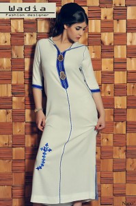 جلابة رمضان 2013 باللون الأبيض مع خياطة بالأزرق