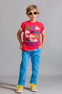 ملابس الأطفال: تيشورت و سروال للأولاد بألوان صيفية