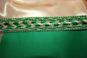 ألوان ثوب الجلابة: أخضر ملكي و بيج مع سفيفة مناسبة