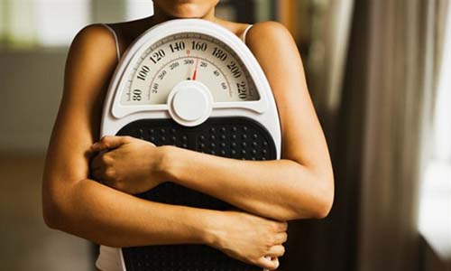 حساب الوزن المثالي للمرأة مع الشرح