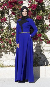فستان طويل للمحجبات باللون الازرق و الاسود