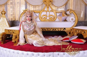 مكياج عروس مغربية مناسب لقفطان ابيض مزين بالذهبي3