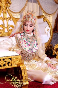 مكياج عروس مغربية مناسب لقفطان ابيض مزين بالذهبي 1